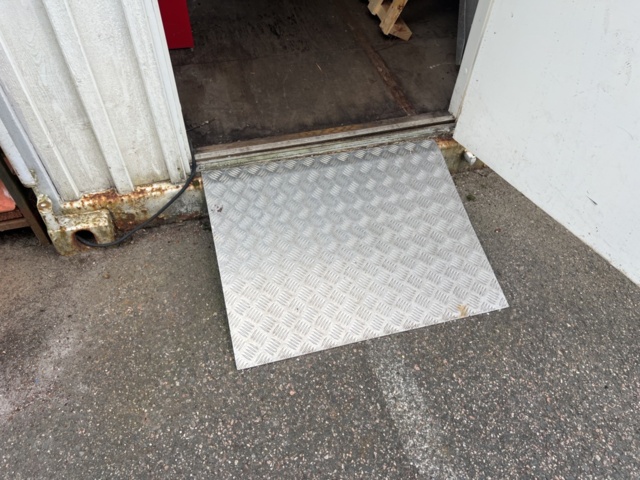 1395595-5 Container 20 fot med innehåll