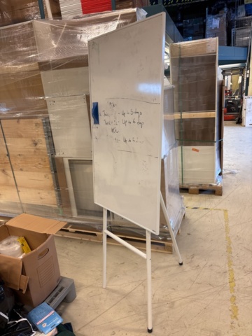 1387009-3 Samling med diverse - kaffekapselmaskin, förbandsmaterial, whiteboardtavla etc.