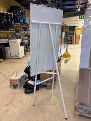 1387009-4 Samling med diverse - kaffekapselmaskin, förbandsmaterial, whiteboardtavla etc.