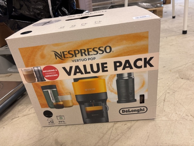 1387009-7 Samling med diverse - kaffekapselmaskin, förbandsmaterial, whiteboardtavla etc.