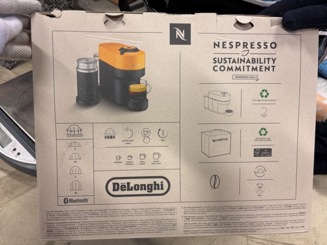 1387009-13 Samling med diverse - kaffekapselmaskin, förbandsmaterial, whiteboardtavla etc.