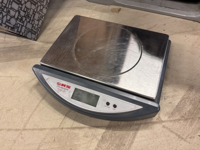 1387009-15 Samling med diverse - kaffekapselmaskin, förbandsmaterial, whiteboardtavla etc.