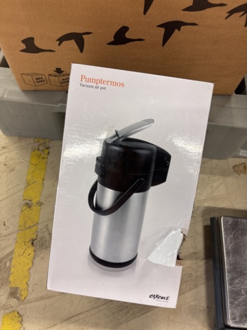 1387009-16 Samling med diverse - kaffekapselmaskin, förbandsmaterial, whiteboardtavla etc.