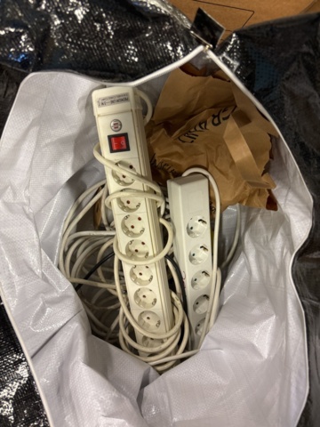 1387009-17 Samling med diverse - kaffekapselmaskin, förbandsmaterial, whiteboardtavla etc.