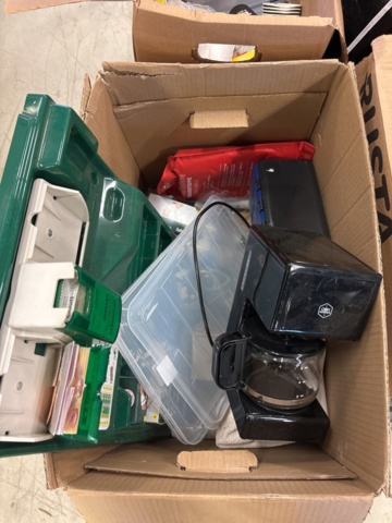 1387009-23 Samling med diverse - kaffekapselmaskin, förbandsmaterial, whiteboardtavla etc.