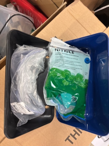 1387009-27 Samling med diverse - kaffekapselmaskin, förbandsmaterial, whiteboardtavla etc.