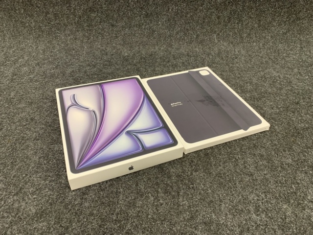 1412147-1 Ipad Apple Air 13" Wifi 128GB Space Grey & Apple Smart Folio Svart