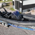 1411905-1 Brig Eagle 780 med Evinrude 300 hk och dubbelaxlad trailer – välutrustad RIB i toppklass