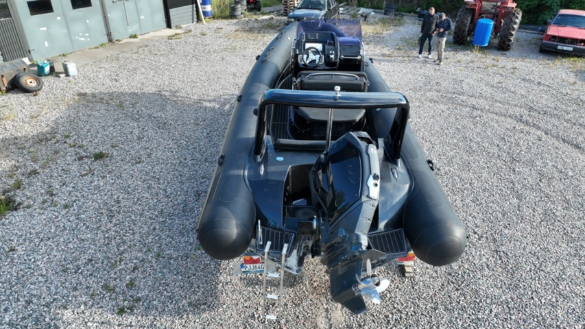 1411905-6 Brig Eagle 780 med Evinrude 300 hk och dubbelaxlad trailer – välutrustad RIB i toppklass