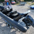 1411905-7 Brig Eagle 780 med Evinrude 300 hk och dubbelaxlad trailer – välutrustad RIB i toppklass