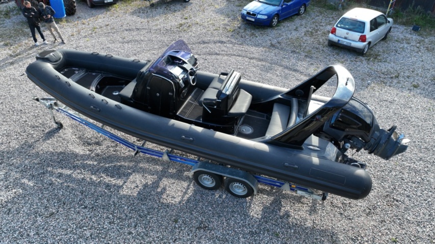 1411905-16 Brig Eagle 780 med Evinrude 300 hk och dubbelaxlad trailer – välutrustad RIB i toppklass