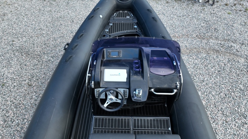 1411905-19 Brig Eagle 780 med Evinrude 300 hk och dubbelaxlad trailer – välutrustad RIB i toppklass