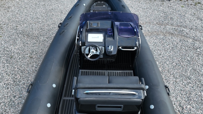 1411905-23 Brig Eagle 780 med Evinrude 300 hk och dubbelaxlad trailer – välutrustad RIB i toppklass