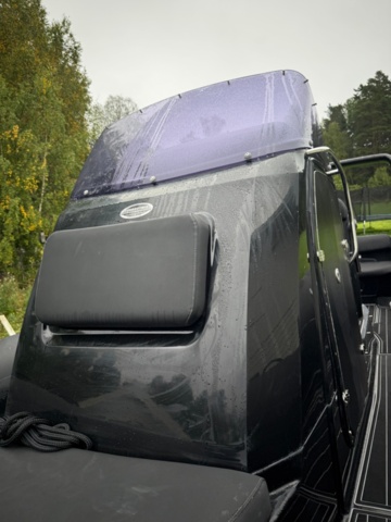 1411905-26 Brig Eagle 780 med Evinrude 300 hk och dubbelaxlad trailer – välutrustad RIB i toppklass