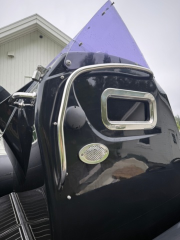 1411905-34 Brig Eagle 780 med Evinrude 300 hk och dubbelaxlad trailer – välutrustad RIB i toppklass