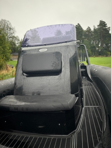 1411905-36 Brig Eagle 780 med Evinrude 300 hk och dubbelaxlad trailer – välutrustad RIB i toppklass