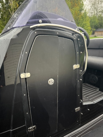 1411905-37 Brig Eagle 780 med Evinrude 300 hk och dubbelaxlad trailer – välutrustad RIB i toppklass