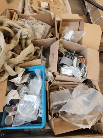 1331875-8 Parti med blandade VVS och ventilationstillbehör