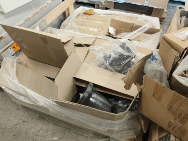 1331875-11 Parti med blandade VVS och ventilationstillbehör