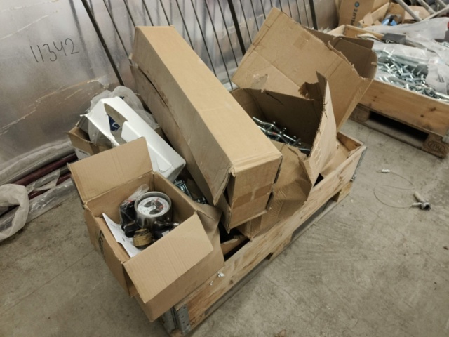 1331875-18 Parti med blandade VVS och ventilationstillbehör