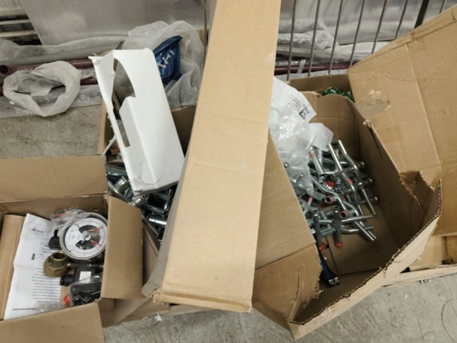 1331875-19 Parti med blandade VVS och ventilationstillbehör