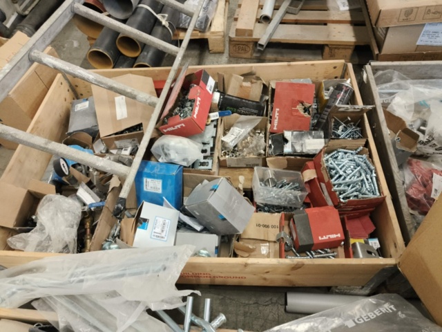 1331875-21 Parti med blandade VVS och ventilationstillbehör