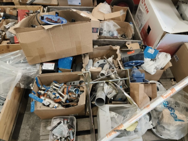 1331875-22 Parti med blandade VVS och ventilationstillbehör