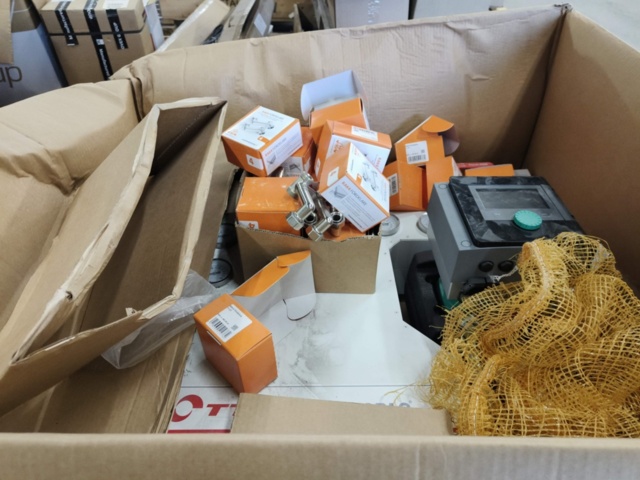 1331875-25 Parti med blandade VVS och ventilationstillbehör