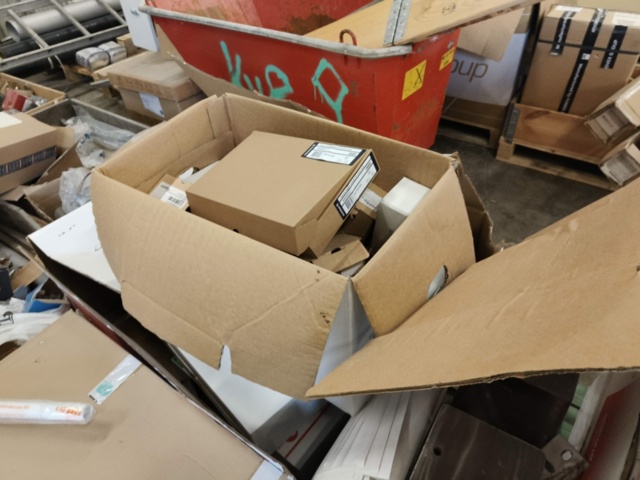 1331875-26 Parti med blandade VVS och ventilationstillbehör