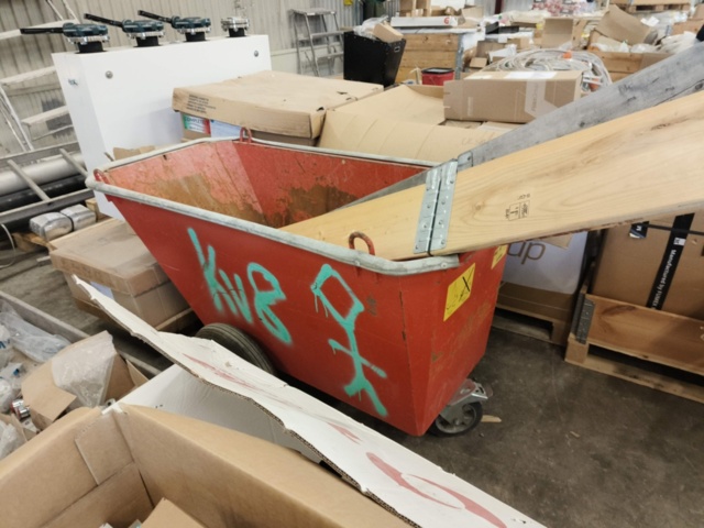 1331875-27 Parti med blandade VVS och ventilationstillbehör