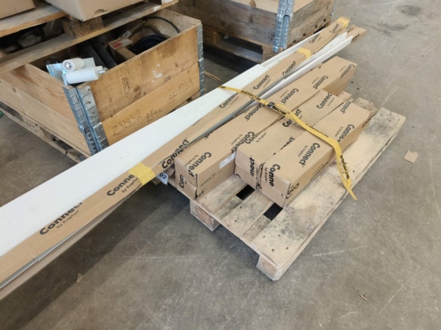 1331875-30 Parti med blandade VVS och ventilationstillbehör