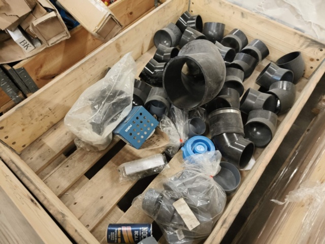 1331875-33 Parti med blandade VVS och ventilationstillbehör