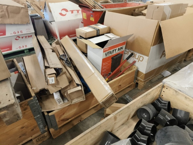 1331875-34 Parti med blandade VVS och ventilationstillbehör