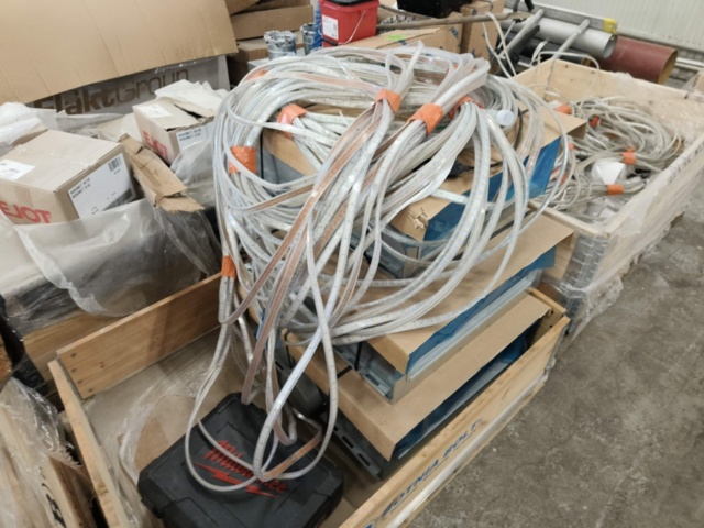 1331875-37 Parti med blandade VVS och ventilationstillbehör