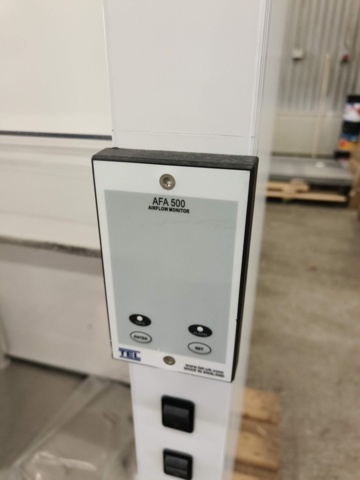 1331876-4 Tre stycken skåp för laboratorium