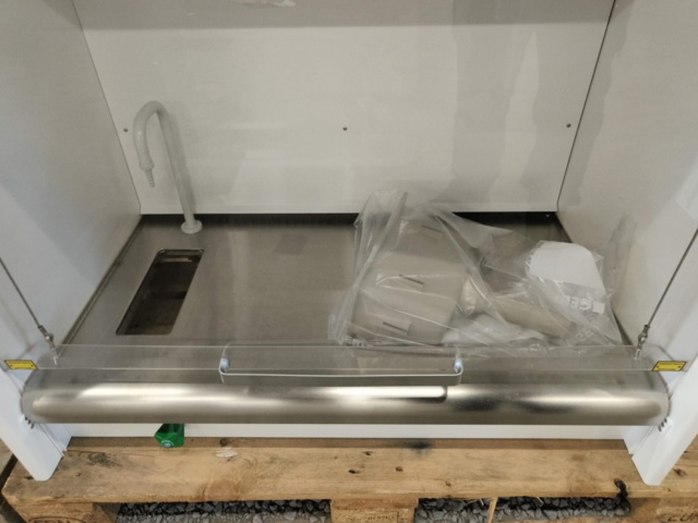 1331876-5 Tre stycken skåp för laboratorium