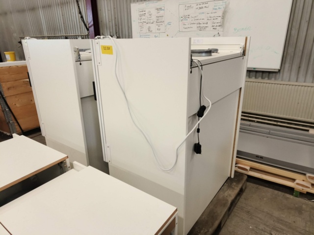 1331876-6 Tre stycken skåp för laboratorium