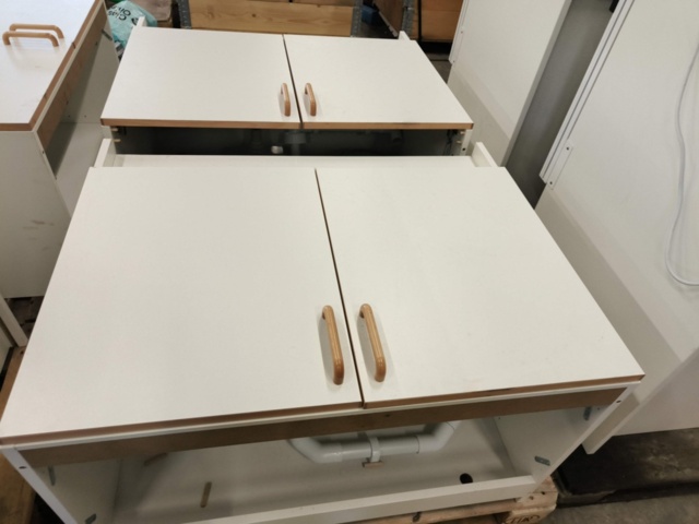 1331876-7 Tre stycken skåp för laboratorium