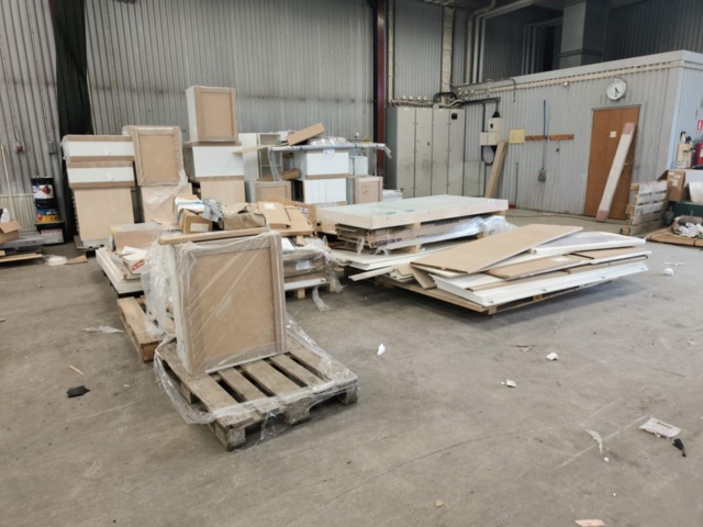 1331878-1 Köksinredning, dörrar med mera