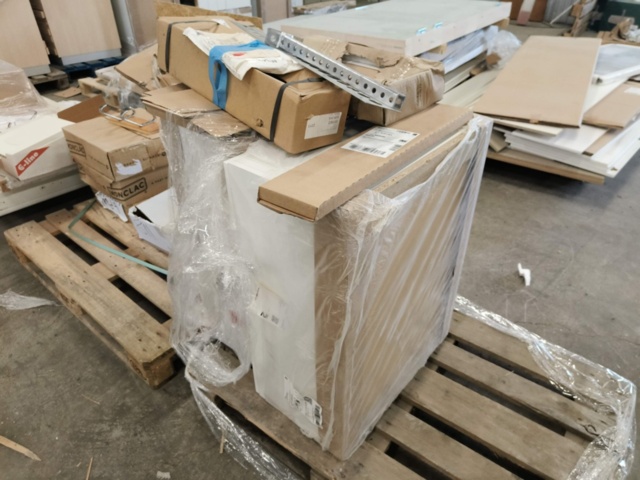 1331878-7 Köksinredning, dörrar med mera