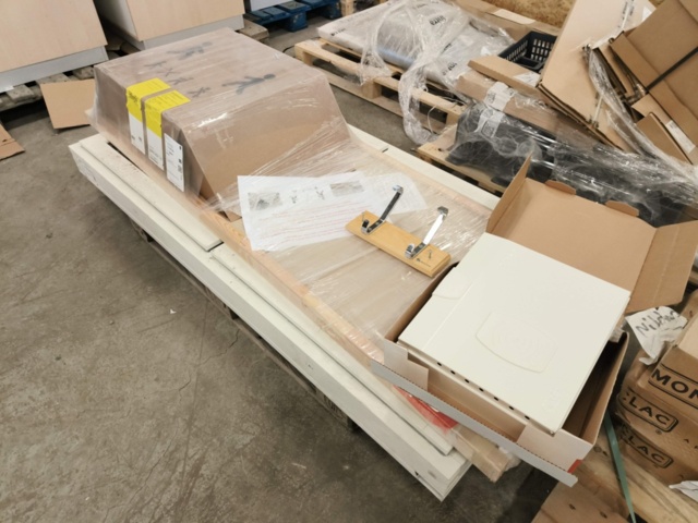 1331878-9 Köksinredning, dörrar med mera