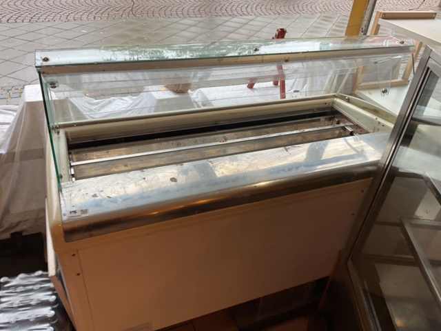 1406385-2 Ice cream counter