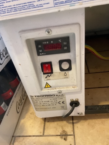 1406385-6 Ice cream counter