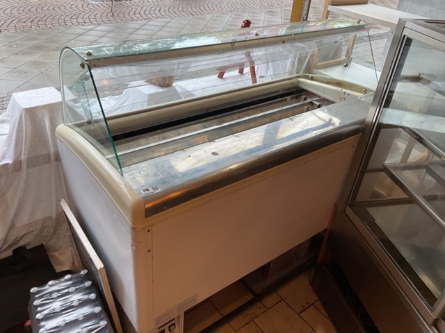 1406385-7 Ice cream counter