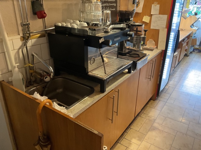 1406394-7 Brödhylla med bänkar