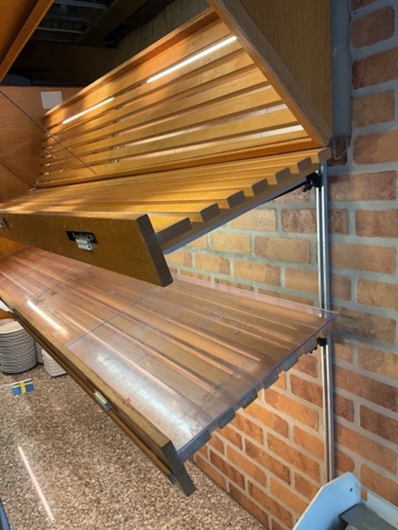 1406394-11 Brödhylla med bänkar