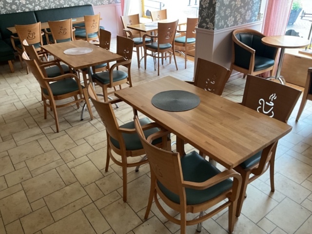 1406395-1 8 st. Bord och 28 st. stolar