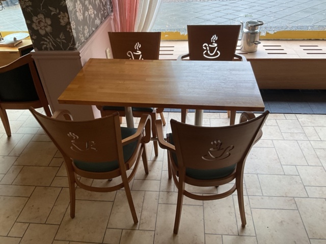 1406395-3 8 st. Bord och 28 st. stolar