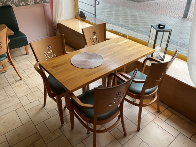 1406395-11 8 st. Bord och 28 st. stolar