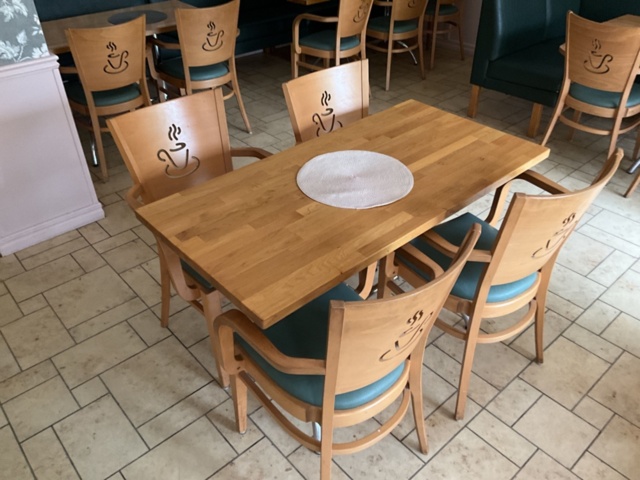 1406395-12 8 st. Bord och 28 st. stolar